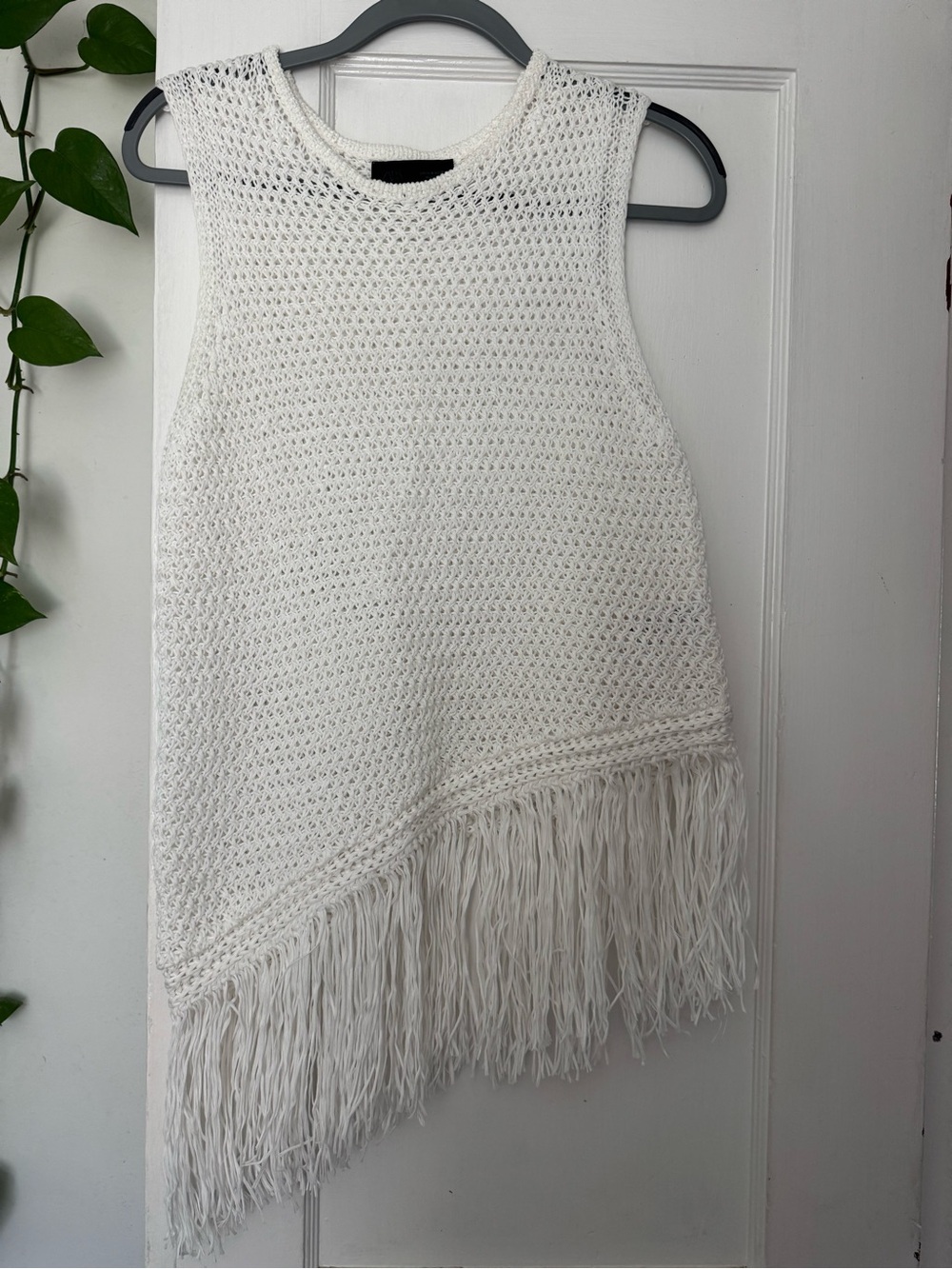 ZARA Fringe Hem Sleeveless Knit Sweater - White